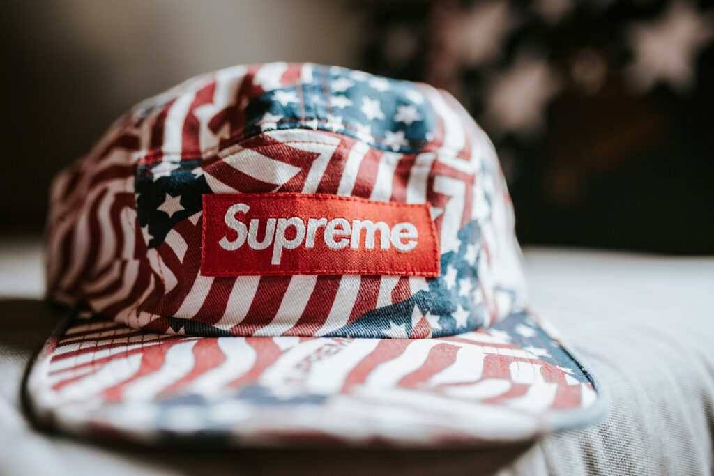 Amerikanische Marken, im Bild "Supreme" -- Bild/Credit: David Lezcano/Unsplash