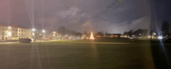 Das feierliche Holiday Tree Lighting im Herzen der Tower Barracks, Grafenwöhr, im Jahr 2024. Ein strahlender Start in die Festtage, präsentiert von USAG Bavaria. -- Bild: Bavarian Times / MP