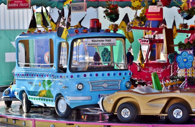 Kinderkarusell auf dem Volksfest -- Bild: Capri23auto / Pixabay