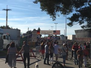 Eingang zum Deutsch-Amerikanischen Volksfest Grafenwöhr 2016 -- Bild: volksfest-grafenwoehr.de