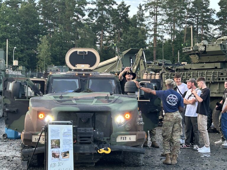Deutsch-Amerikanisches Volksfest Grafenwöhr 2024 - Militärausstellung der US-Armee.