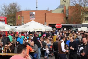 Das Foodtruck Roundup 2017 findet am 20. Mai auf dem Großparkplatz Naabwiesen statt. -- Bild: Stadtmaketing Weiden/Andrea Schild-Janker