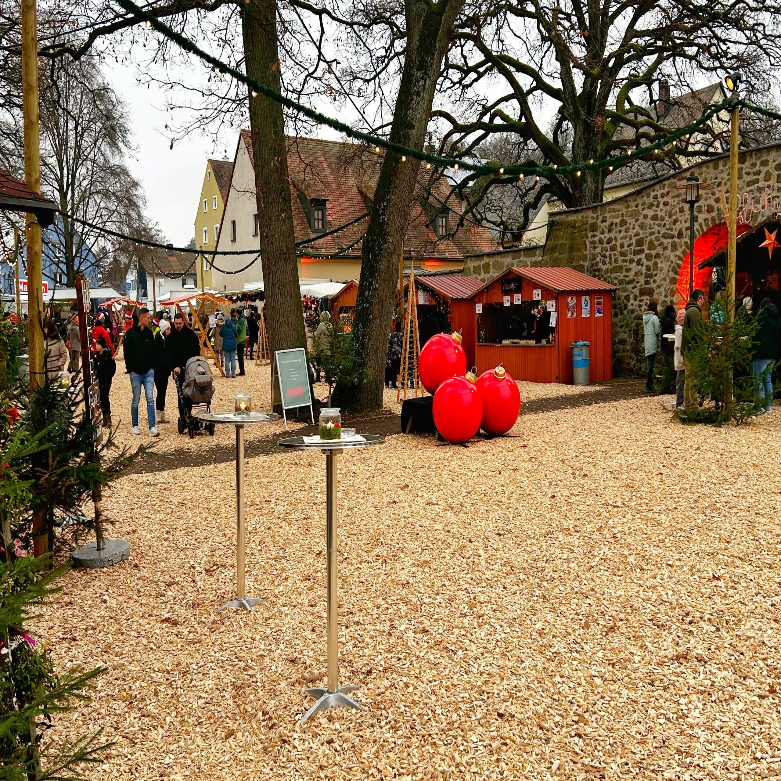 Der Oberpfälzer Adventsmarkt ist ein Weihnachtsmarkt im Stadtpark Grafenwöhr und im Innenhof des Kultur- und Militärmuseum. -- Bild: volksfest-grafenwoehr.de
