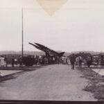 Honest John Rakete auf dem Deutsch-Amerikanisches Volksfest Grafenwöhr in den 1960ern. Die Honest John war eine US-amerikanische Kurzstreckenrakete aus der Zeit des Kalten Krieges - Bild: Kultur- und Militärmuseum Grafenwöhr