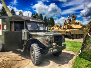 Ausstellung historischer und moderner Militärfahrzeuge der US-Armee und Bundeswehr auf dem Volksfest Grafenwöhr. -- Bild: volksfest-grafenwoehr.de