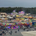 Blick über einen Teil des Festplatzes im Camp Algier des Deutsch-Amerikanischen Volksfestes Grafenwöhr 2023 - Bild: U.S. Army Garrison Bavaria