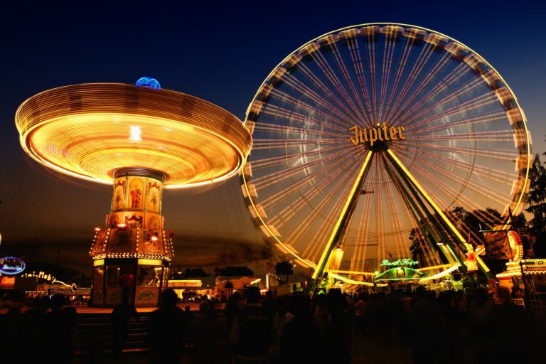 Volksfest mit Riesenrad. -- Bild: Frank Winkler / Pixbay